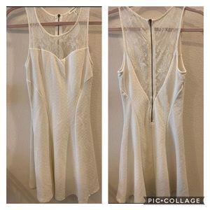 White lace dress Monteau